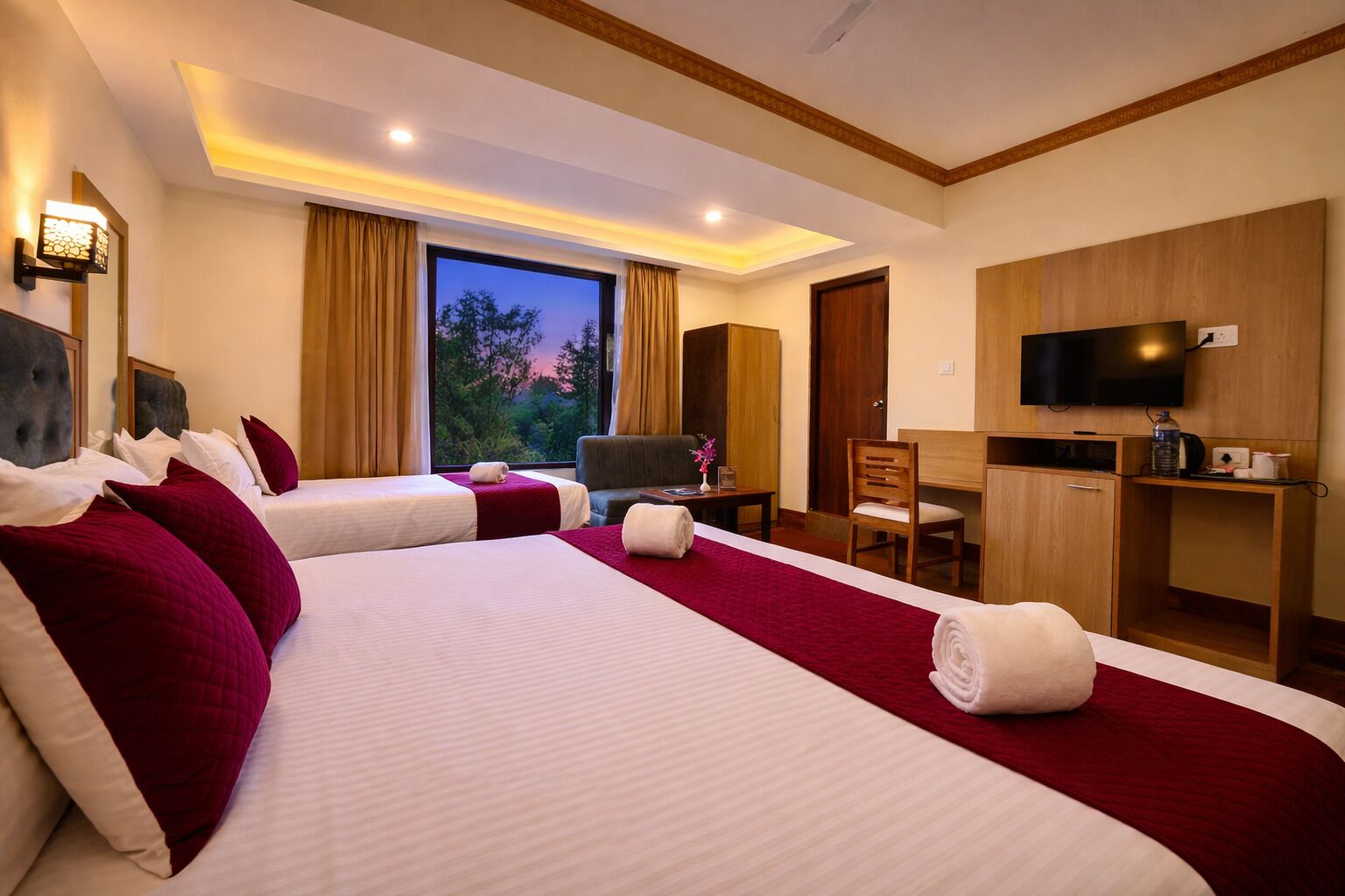 Mountain View Family Suite | Soundproofing, iron/ironing board, free WiFi, bed sheets