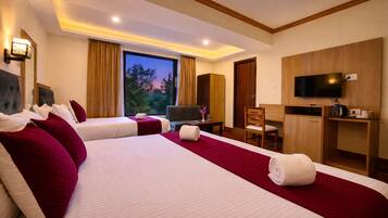 Mountain View Family Suite | Soundproofing, iron/ironing board, free WiFi, bed sheets