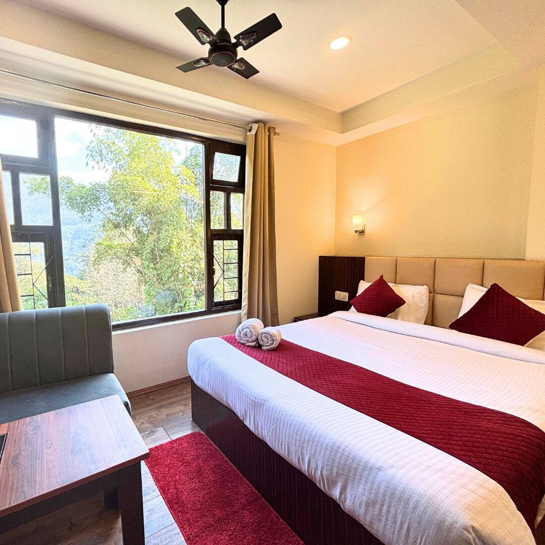 Deluxe Room | Soundproofing, iron/ironing board, free WiFi, bed sheets