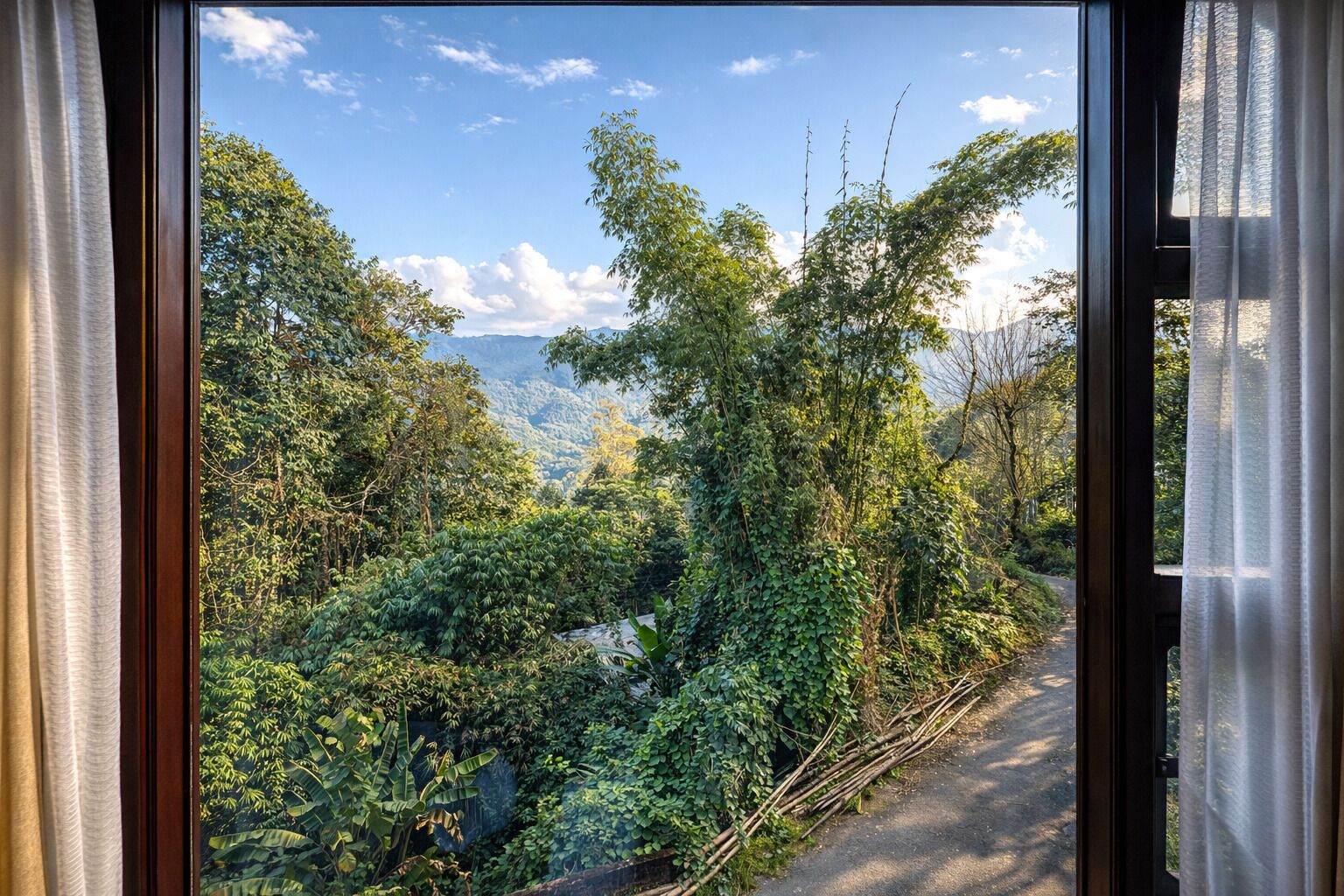 Mountain View Super Deluxe Rooms | Soundproofing, iron/ironing board, free WiFi, bed sheets