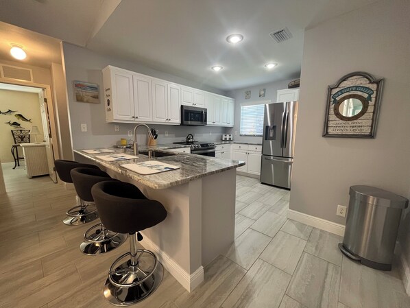 Fridge, microwave, oven, stovetop - The White Egret, Private heated Pool, Fresh Water Canal, Beach, Fishing, WIFI (Cape Coral)