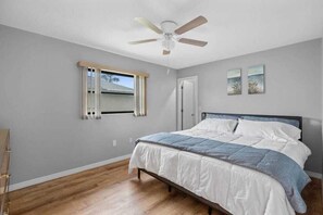 3 Schlafzimmer, Schreibtisch, kostenloses WLAN, Bettwäsche