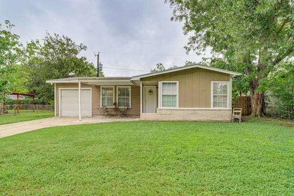 Victoria Vacation Rental | 4BR | 1.5BA | 1 Step Required | 1,400 Sq Ft