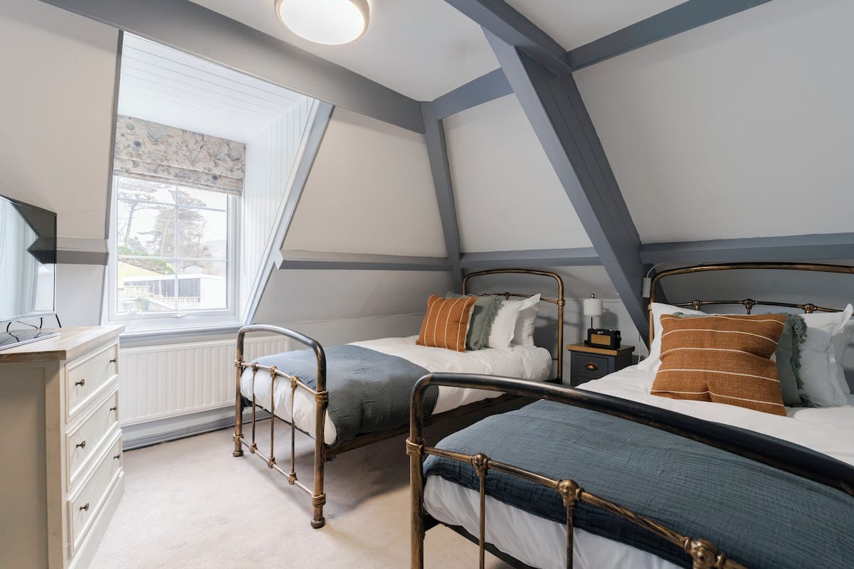 Signature Twin Room | Free WiFi