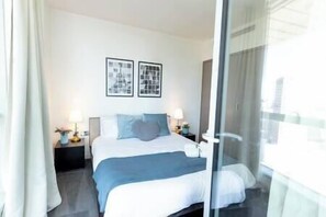 1 dormitorio, tabla de planchar con plancha, wifi y ropa de cama