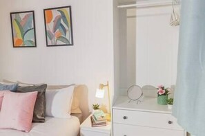 2 bedrooms, iron/ironing board, WiFi, bed sheets