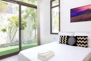 4 bedrooms, laptop workspace, iron/ironing board, free WiFi - Luxury 4B and maid's with private garden (Dubai)