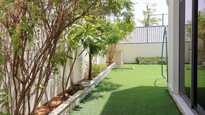 Unclassified image, 5 of 15, button - Luxury 4B and maid's with private garden (Dubai)