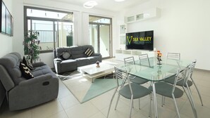 Unclassified image, 4 of 15, button - Luxury 4B and maid's with private garden (Dubai)