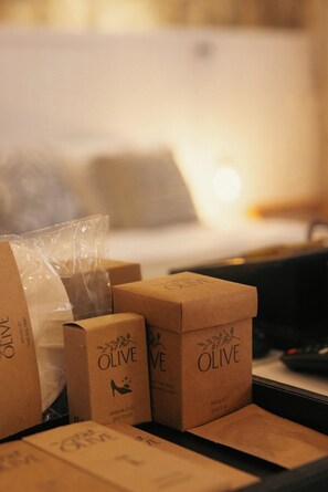 Deluxe Room | Premium bedding, free minibar items, free WiFi, bed sheets - Atrium Suites (Urla)