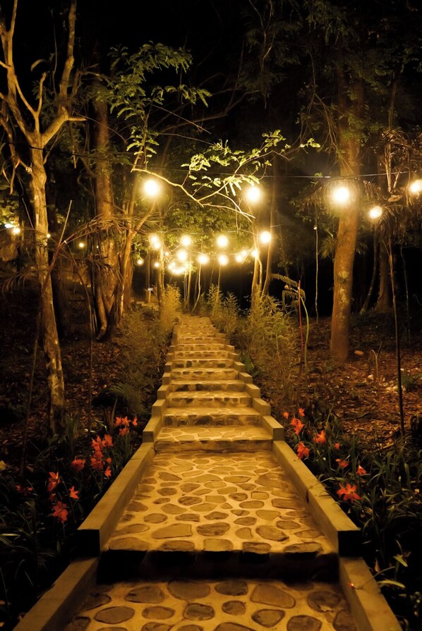 Ecotours - Penginapan Alam DGlorious CraterKamojang (Mekarwangi)