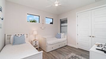 4 bedrooms, iron/ironing board, WiFi, bed sheets