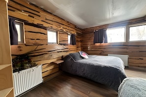 Neljän hengen comfort-huone (001) | Ilmainen Wi-Fi, vuodevaatteet