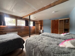 Comfort Quadruple Room (001) | Free WiFi, bed sheets