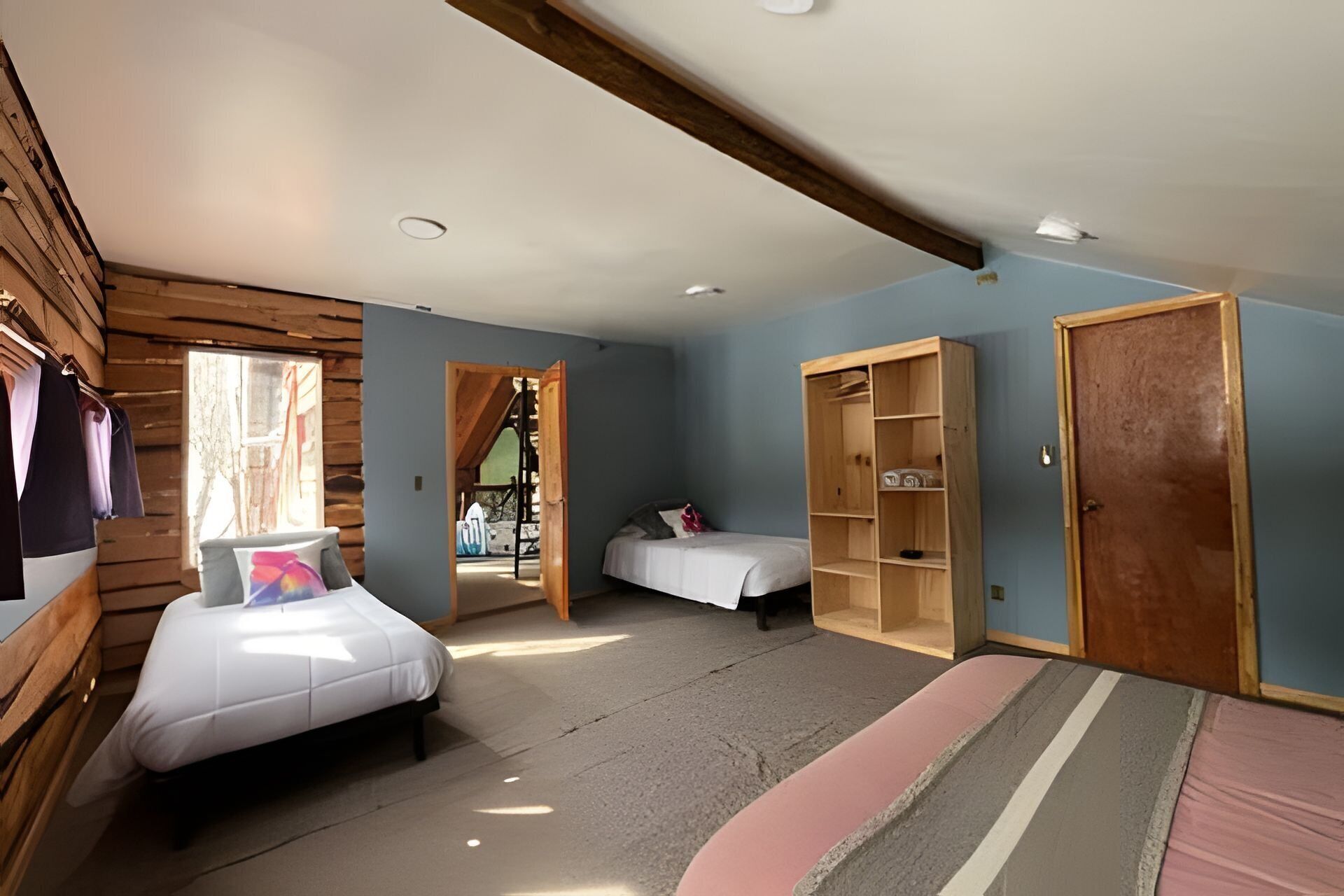 Habitación cuádruple Confort (002) | Wifi gratis y ropa de cama 