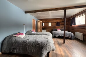 Comfort Quadruple Room (001) | Free WiFi, bed sheets