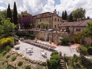 Outdoor dining - AMORE RENTALS - Villa Eros with Swimming Pool, SPA, Ideal for Groups (Greve in Chianti)