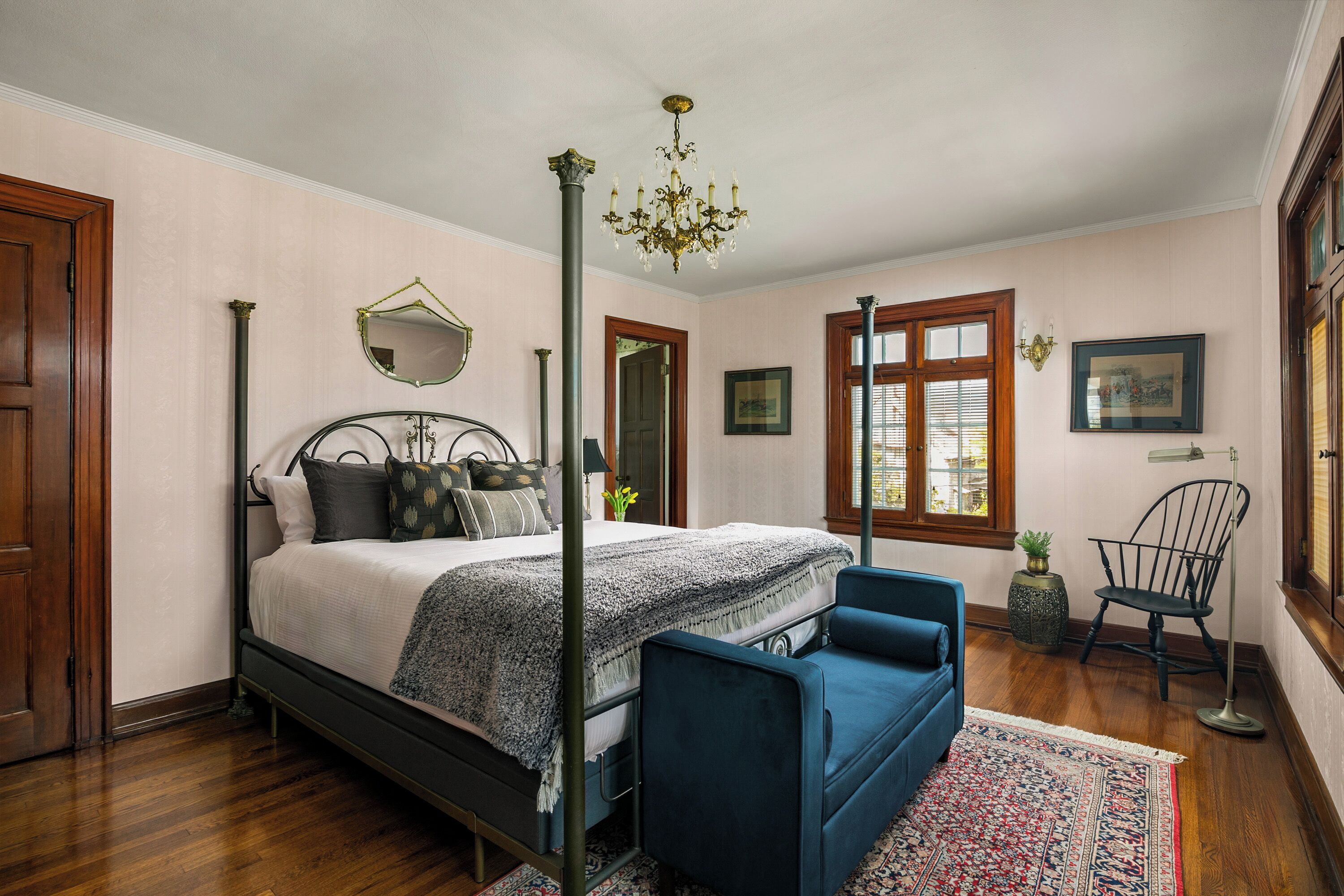 6 habitaciones, tabla de planchar con plancha, cuna de viaje y internet 