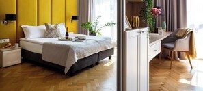 Una habitación de hotel con cama, mesita de noche, lámpara y escritorio con silla.