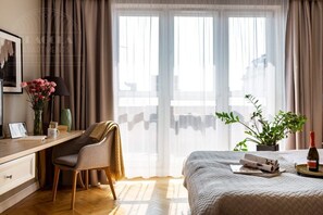 2 bedrooms, desk, iron/ironing board, free WiFi - Feniks Stunning 2-bed apartment with 3 terraces (Kraków - Feniks)