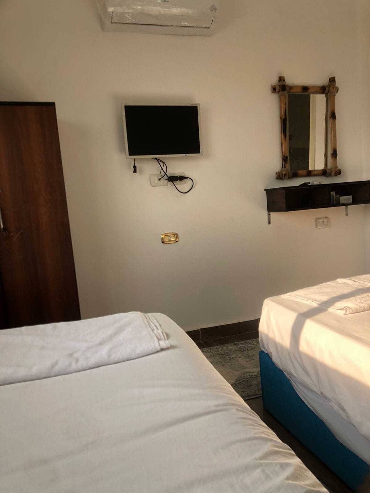 Foto - Pyramids Third Eye