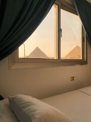 Chambre Double, salle de bains privée, vue établissement | Wi-Fi gratuit