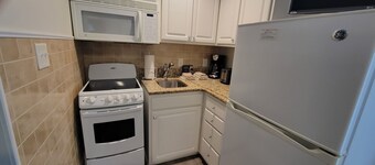 Charming 3-bedroom cottage in pleasant Williamsburg with WiFi, fitness room