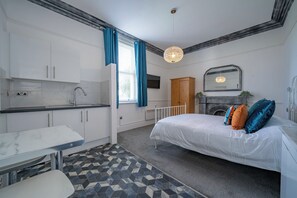 1 bedroom, in-room safe, iron/ironing board, free WiFi - Stay where it all began for The Beatles! (West Derby)