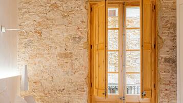 2 slaapkamers, een strijkplank/strijkijzer, wifi, beddengoed