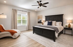 3 bedrooms, desk, iron/ironing board, travel cot - Cabin w/ Lake views, Pool Table & Private Hot Tub (Kimberling City)