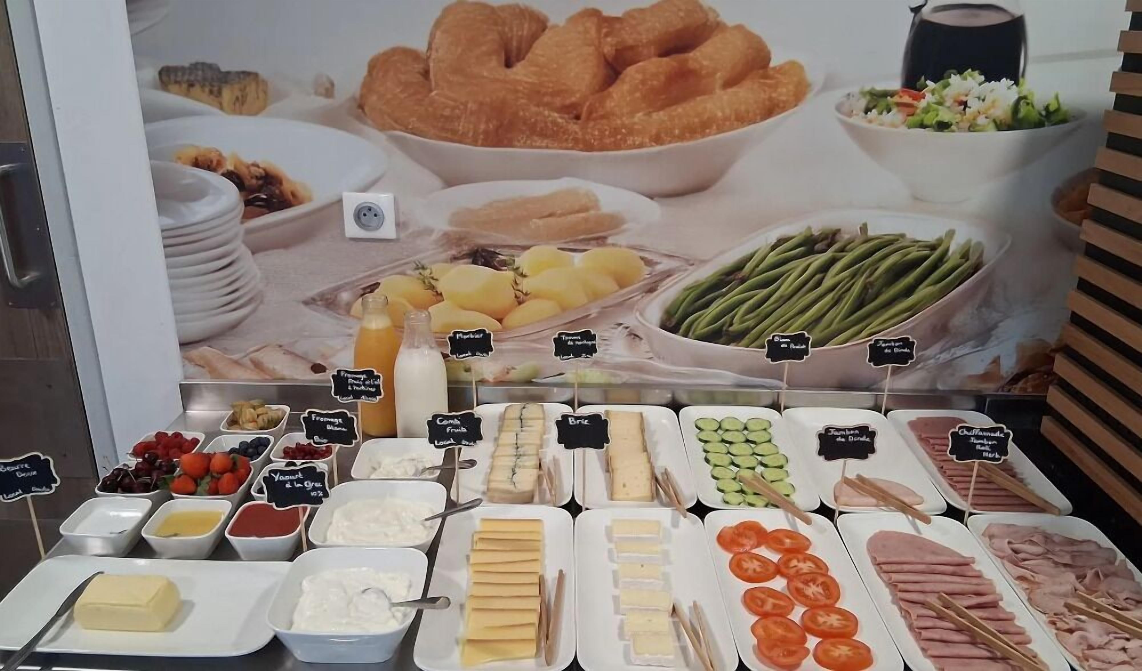 Dagelijks ontbijt met lokale gerechten (EUR 13 per persoon)