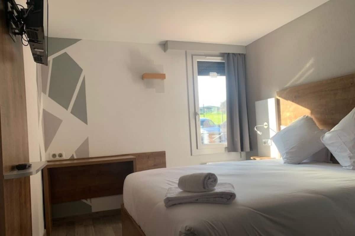 Family Quadruple Room | 1 bedroom, desk, laptop workspace, free WiFi