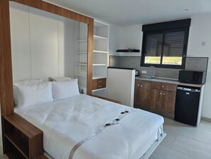 Desk, laptop workspace, free WiFi, bed sheets - Val Hôtel Montbéliard Sud (Valentigney)
