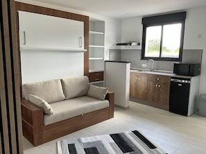 Apartment | Desk, laptop workspace, free WiFi, bed sheets