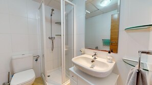 Shower, towels