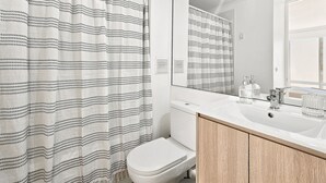 Apartment | Bathroom - Oceana Suites Distrito Verde (La Serena)