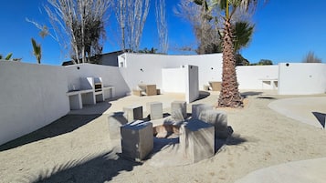 Apartment | Outdoor dining