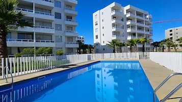 Huoneisto | Uima-allas | Kauden mukainen ulkouima-allas