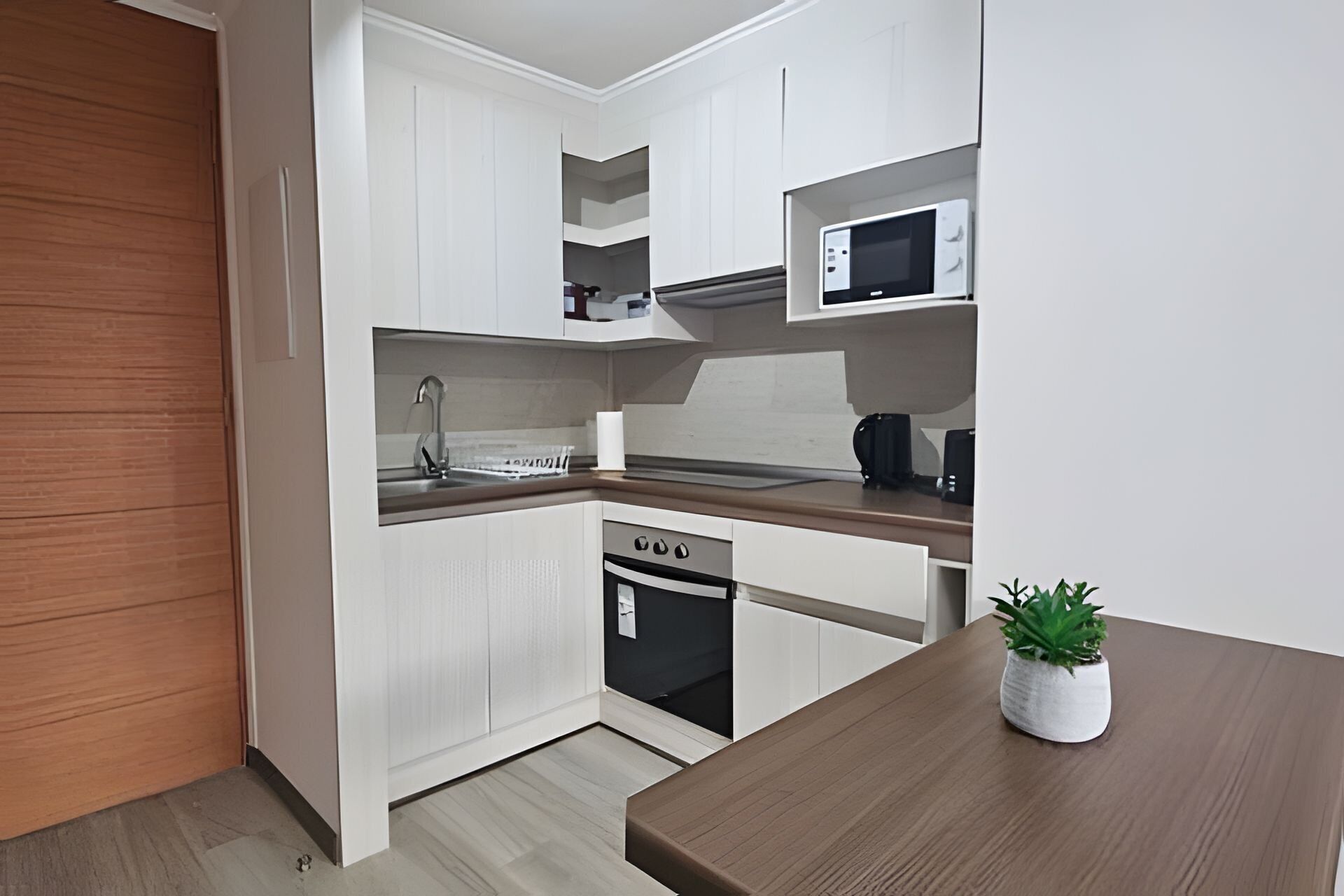 Apartment | Private kitchen | Fridge, microwave, oven, cookware/dishes/utensils