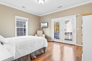 5 bedrooms, iron/ironing board, free WiFi, bed sheets - Beachfront 5BR House w/ Private Pool & Beach Access (Surfside Beach)