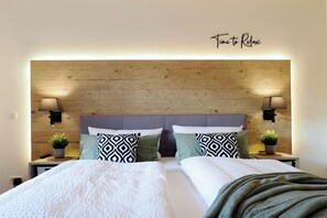 2 Schlafzimmer, Schreibtisch, Bügeleisen/Bügelbrett, Reisekinderbett