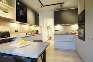Fridge, microwave, oven, stovetop