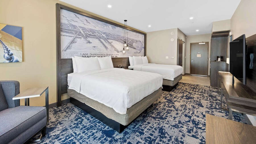 Best Western Plus Marquette Hotel & Suites