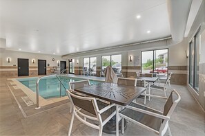 Indoor pool - Best Western Plus Marquette Hotel & Suites (Marquette)