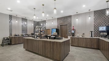 Café da manhã inglês grátis todos os dias