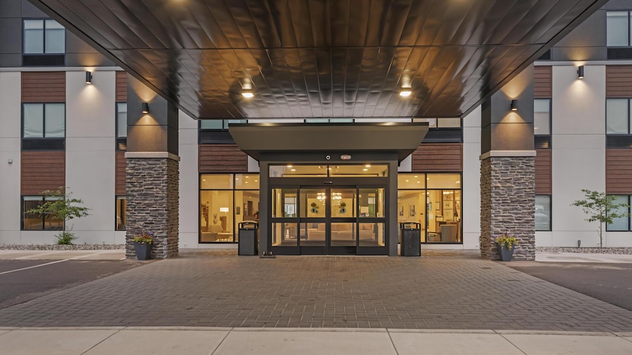 Best Western Plus Marquette Hotel & Suites