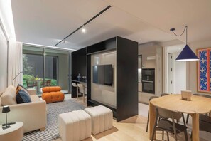 Smart TV, stereo, offices