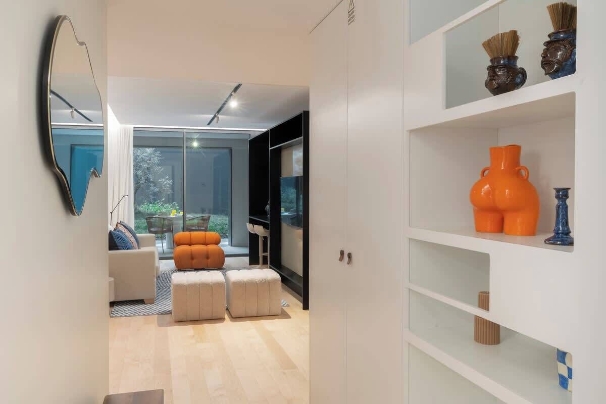 Smart TV, stereo, offices