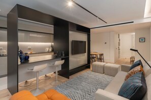 スマートテレビ、書庫、ステレオ、プリンター