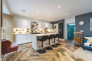 Fridge, microwave, oven, dishwasher - Windermere House - Sea Views, Town Centre (Tenby)